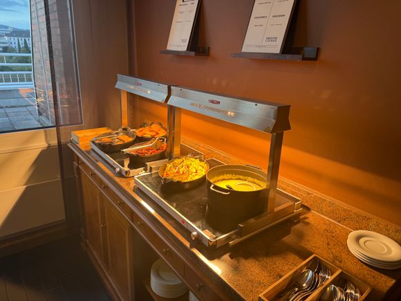 Lounge hot food