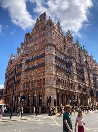 Wow, i just see the photo on my ipad: Blue Skies around the corner : the hotel seen at the corner of Bernard Street / Russel Square
