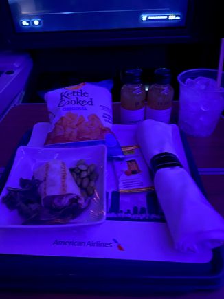 Pre-landing snack service DFW-OGG
