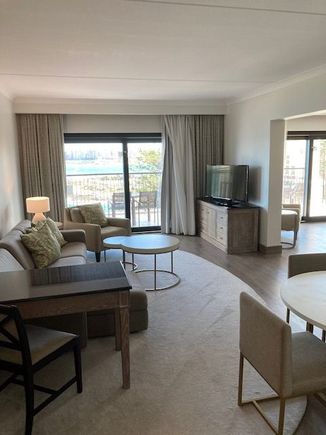 Living room, suite 826.