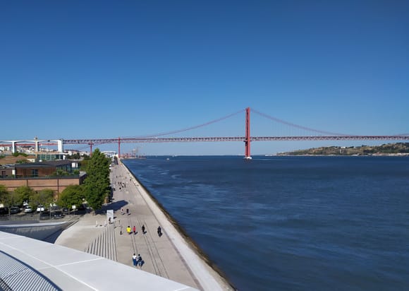 Ponte 25 do Abril, which resembles the Golden Gate Bridge at San Francisco