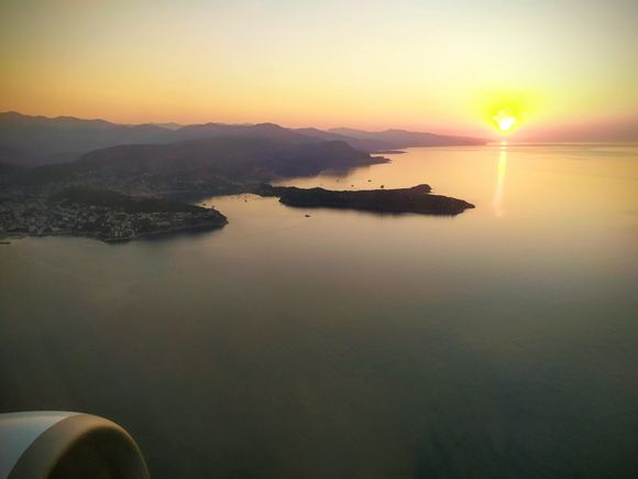 Cap-Saint-Jean-Ferrat clearly visible
