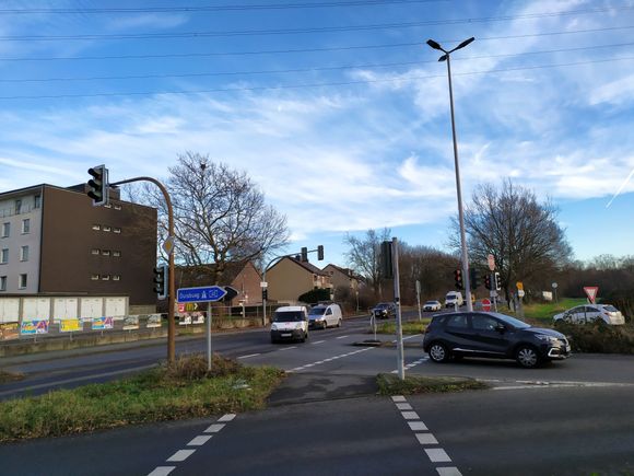 This is a junction connecting to the A40