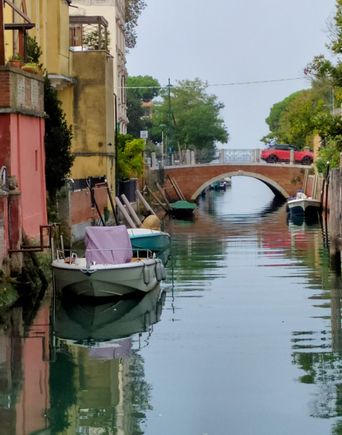 There are lots of canals in Lido di Venezia too