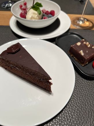 Chocolate Cakes, Haagen Das Ice Cream & Berries 