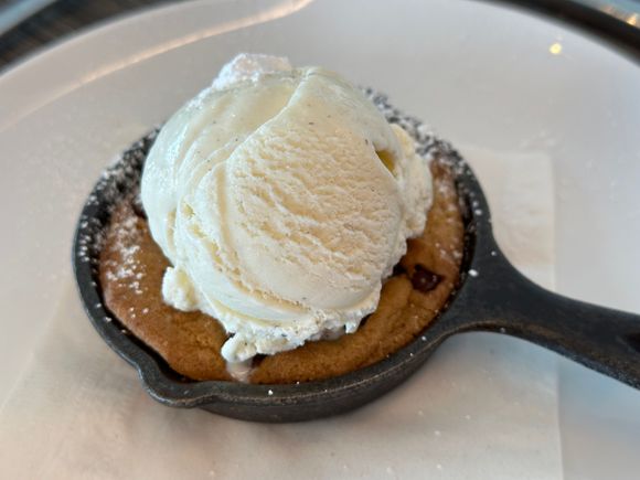 Chocolate chip skillet cookie (Vanilla ice cream)