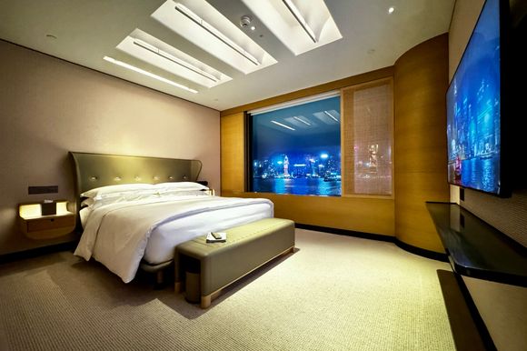 Bedroom (night)