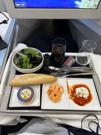 9/10 very tasty! Dislike the bread though, for some reason the last couple of flights they have NOT been reheating the bread. 