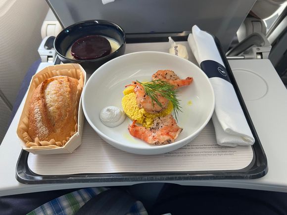 3 Prawns but ok for such a short flight 