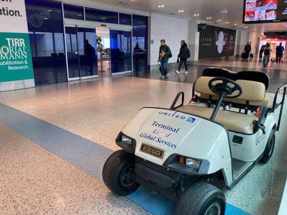 A dedicated GS cart parked outside IAH  UA Club C1 to whisk a GS to paradise or from paradise or onwards on paradise