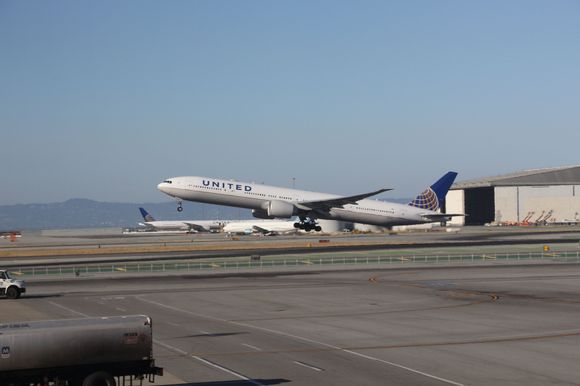 772 UA 2160 SFO-EWR N2639U (15-Aug-19)