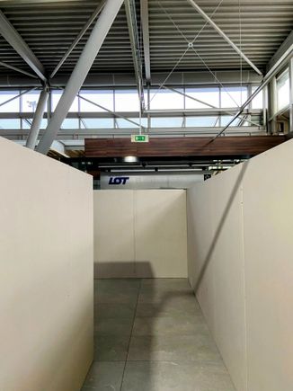 As you can see, signs of still being a work in progress… In the back is the original reception, the fact that it has not been dismantled suggests that it will be incorporated into the larger new space in some time.