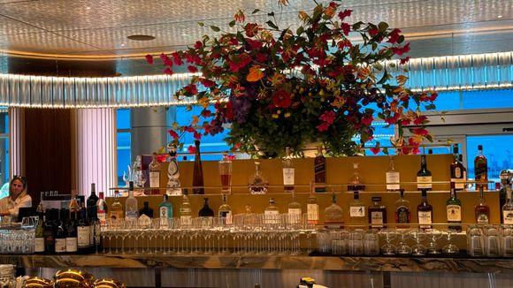 Main bar, beautiful flower center piece. 