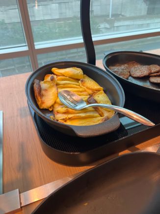 Food is back to terrible at DCA. 