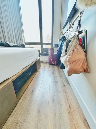 Full Size Samsonite hardside under bed.