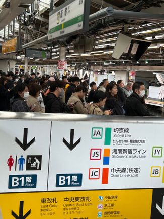 Quite a busy station (shinjuku)