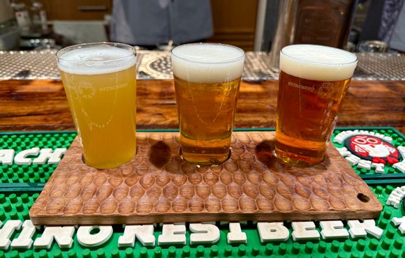 Testing a flight at Hitachino Brewing Lab Kanda Manseibashi.