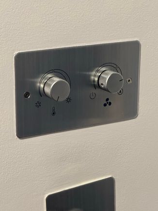 I really hate this retro-style AC knob. The HVAC system is modern and this is by design…