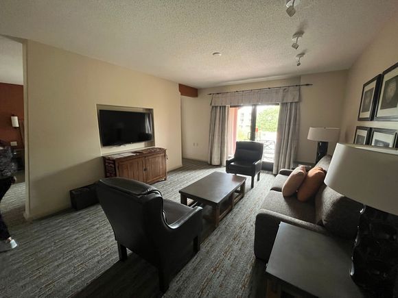 Suite: living room