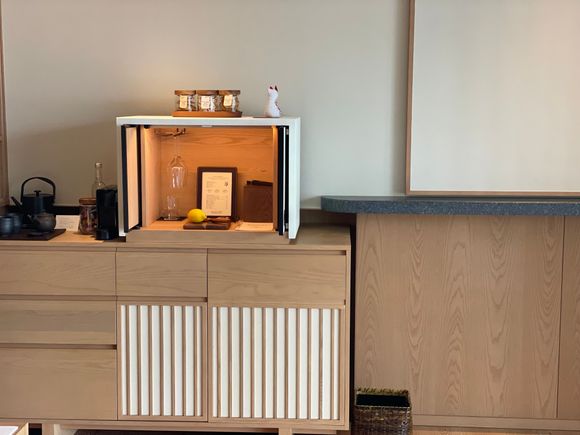 Minibar and coffee station 