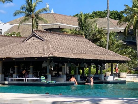 Swim up bar at Jimbaran Gardens 