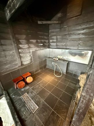 Shower area of the uchi-yu
