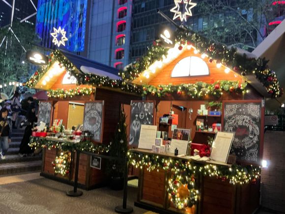 The theme continues at MOHK stalls at the CHRISTmas market at Statue Square