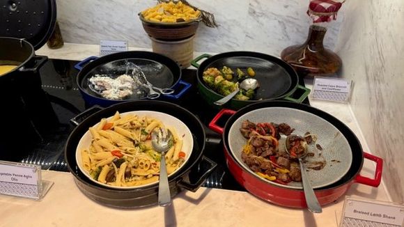 Happy hour, 4 hot dishes