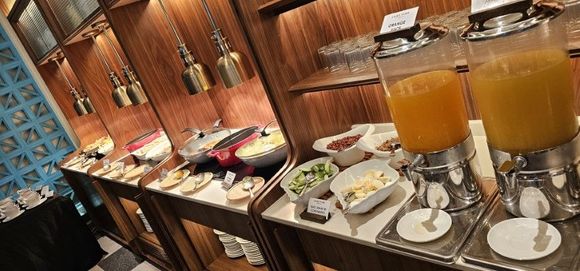 Hot buffet and juices