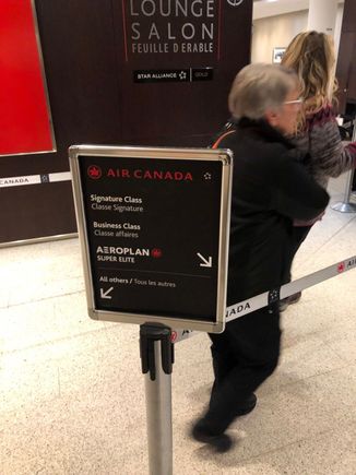 SE and business class pax get priority entry.