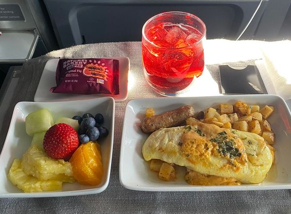 MIA-EWR omelet (don't seem to have saved my preorder menu on this one) with chicken sausage and potatoes