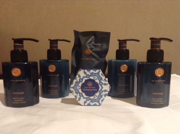Nice Hann 100ml toiletries soap (as since rebranded as an IC

2x complete Sets of 4x pump-bottles, 2x Hexagon hand soap, 1x the bigger shower/bath soap-bar

nb
nice change from all too pervasive agraria toiletrie brand at majority of IC's, I preferred the previous IC standard offerings such as Elemis)