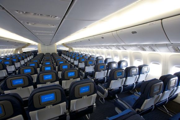 777 Y cabin screens shot