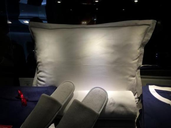 La Première Suite - Pillow