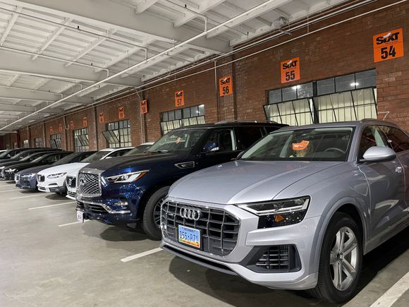 Sixt LAX. Audi Q8.