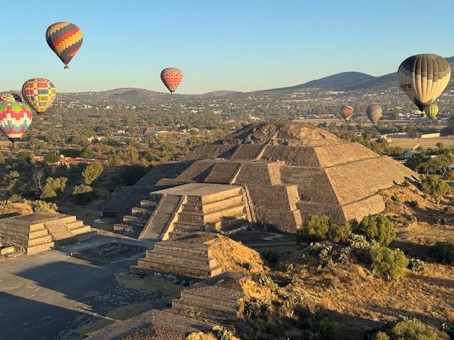 Close flight towards the pyramid of the moon.