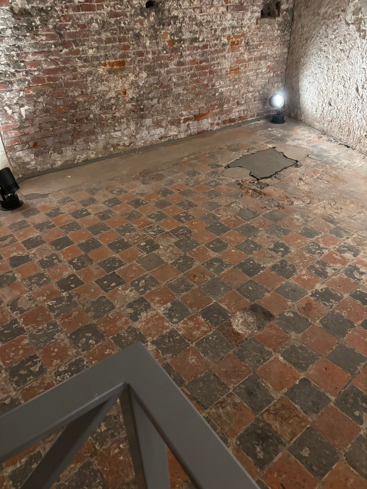 A mostly intact floor from the cellar in Coudenberg.