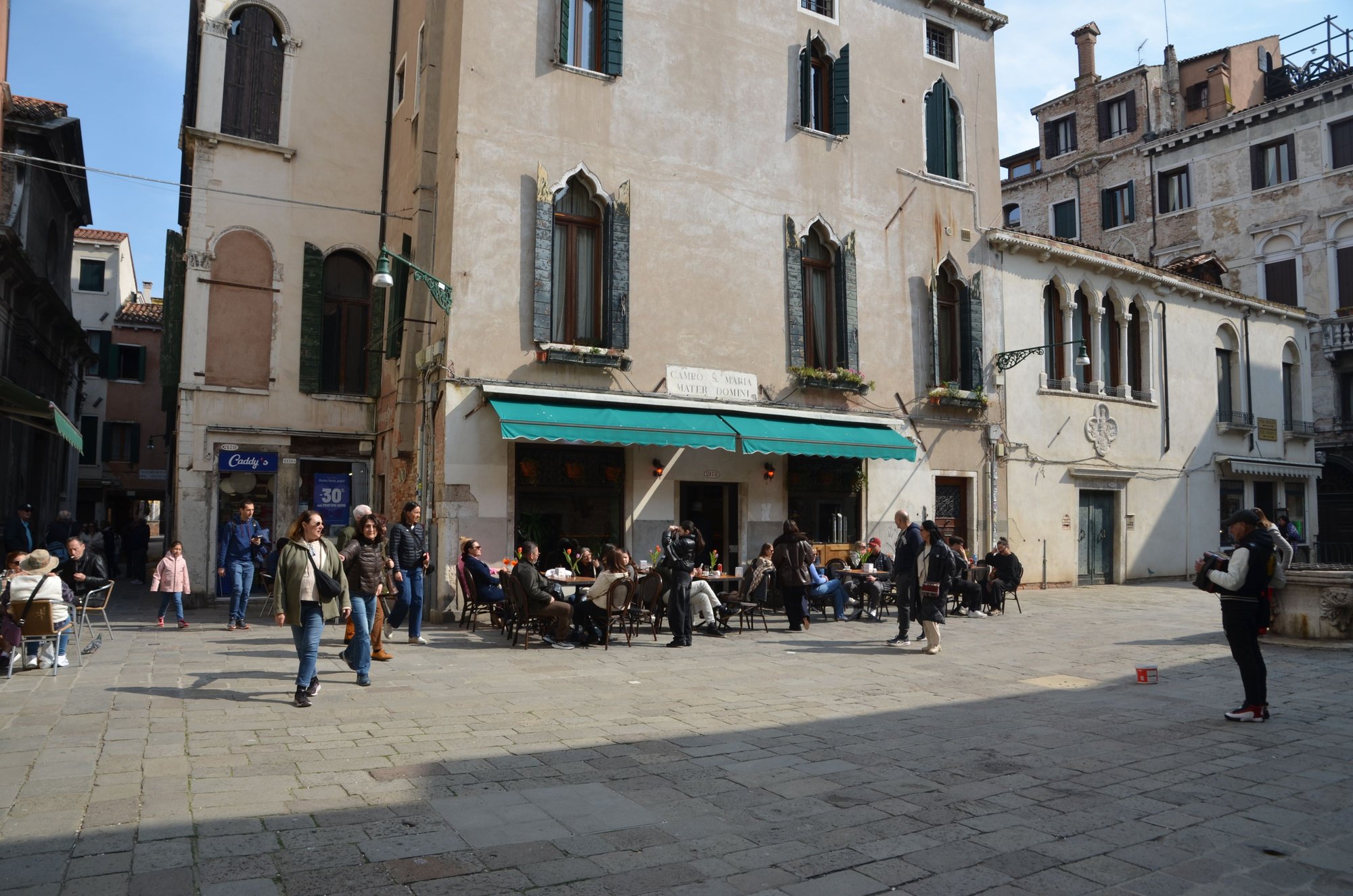 Campo Santa Maria Mater Domini in San Polo, a musician entertaining both locals and tourists
