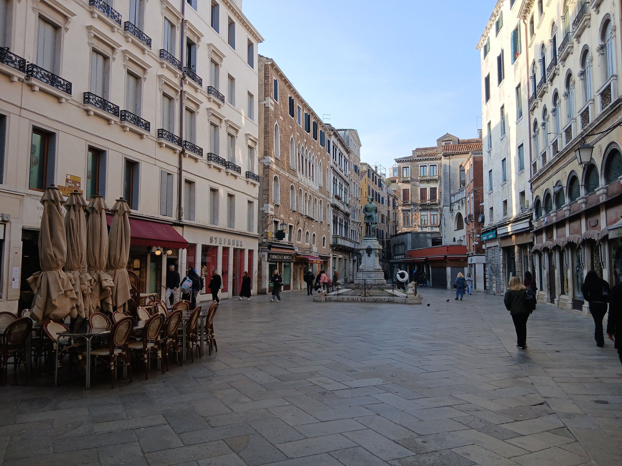 Campo San Bartolomeo, still quiet on my way back to the apartment
