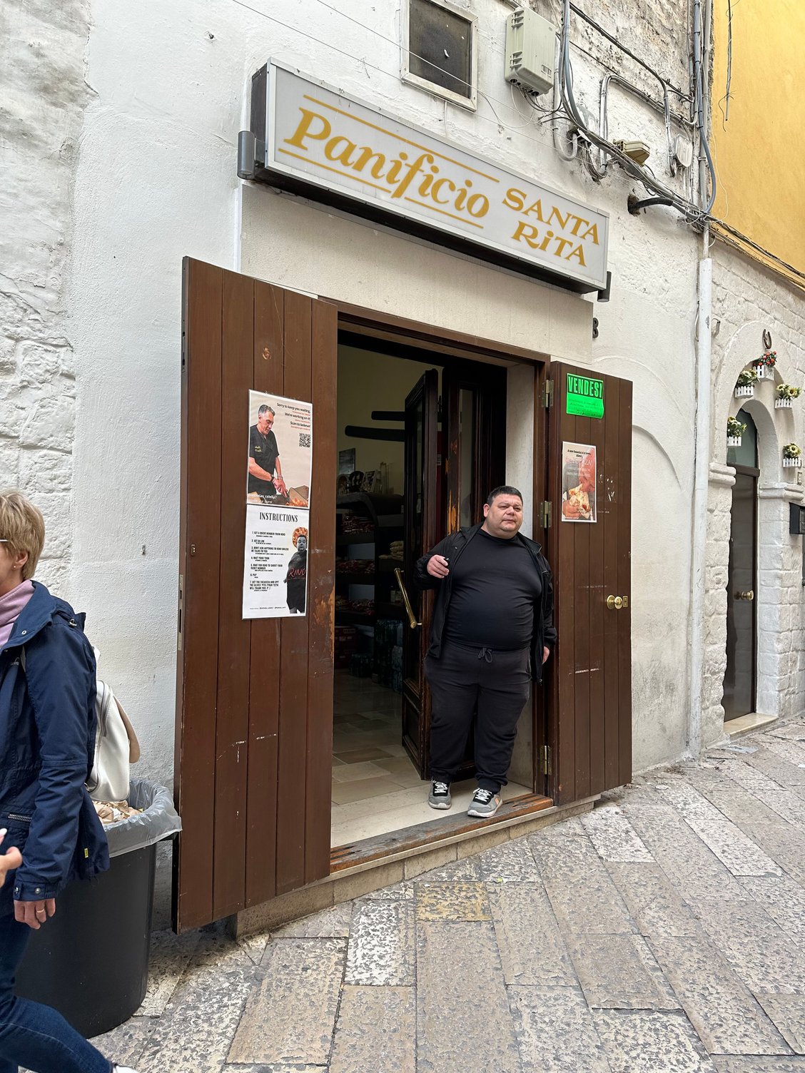 Rino announces the numbers to those who have taken tickets (pre-ordering seems to be ok)