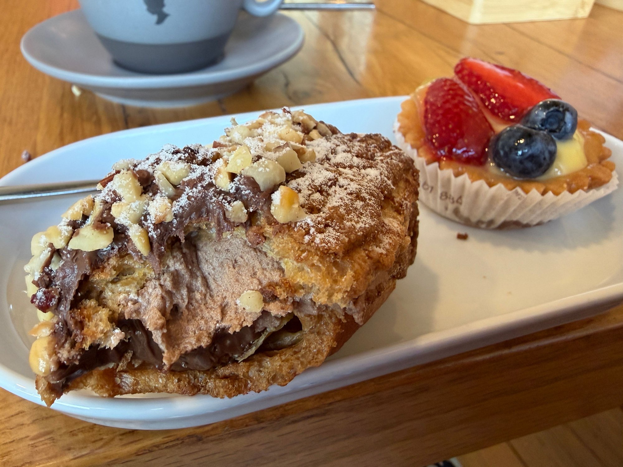 2 different creams inside a crusty layer, with almonds, best pastry combination yet