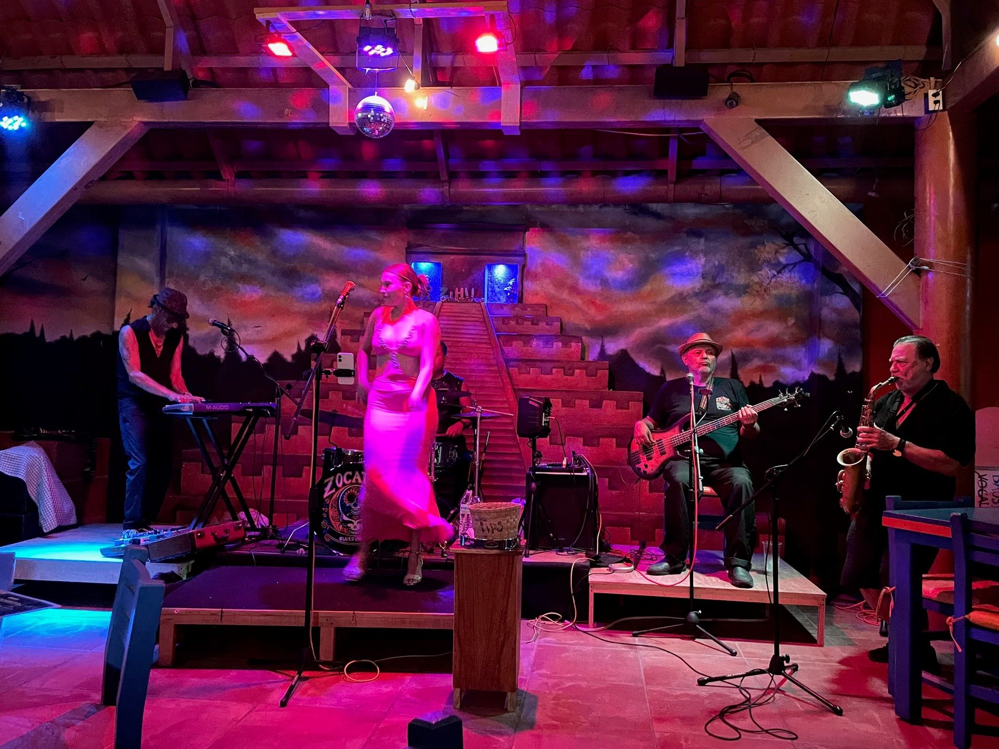 Stephanie, supported by the Zocato Blues Band.  The band starts out by itself and Raul, keyboard and guitar does a version of Little Wing that would make Hendrix cry...wait, that's a lot of crying going on in Zihua!