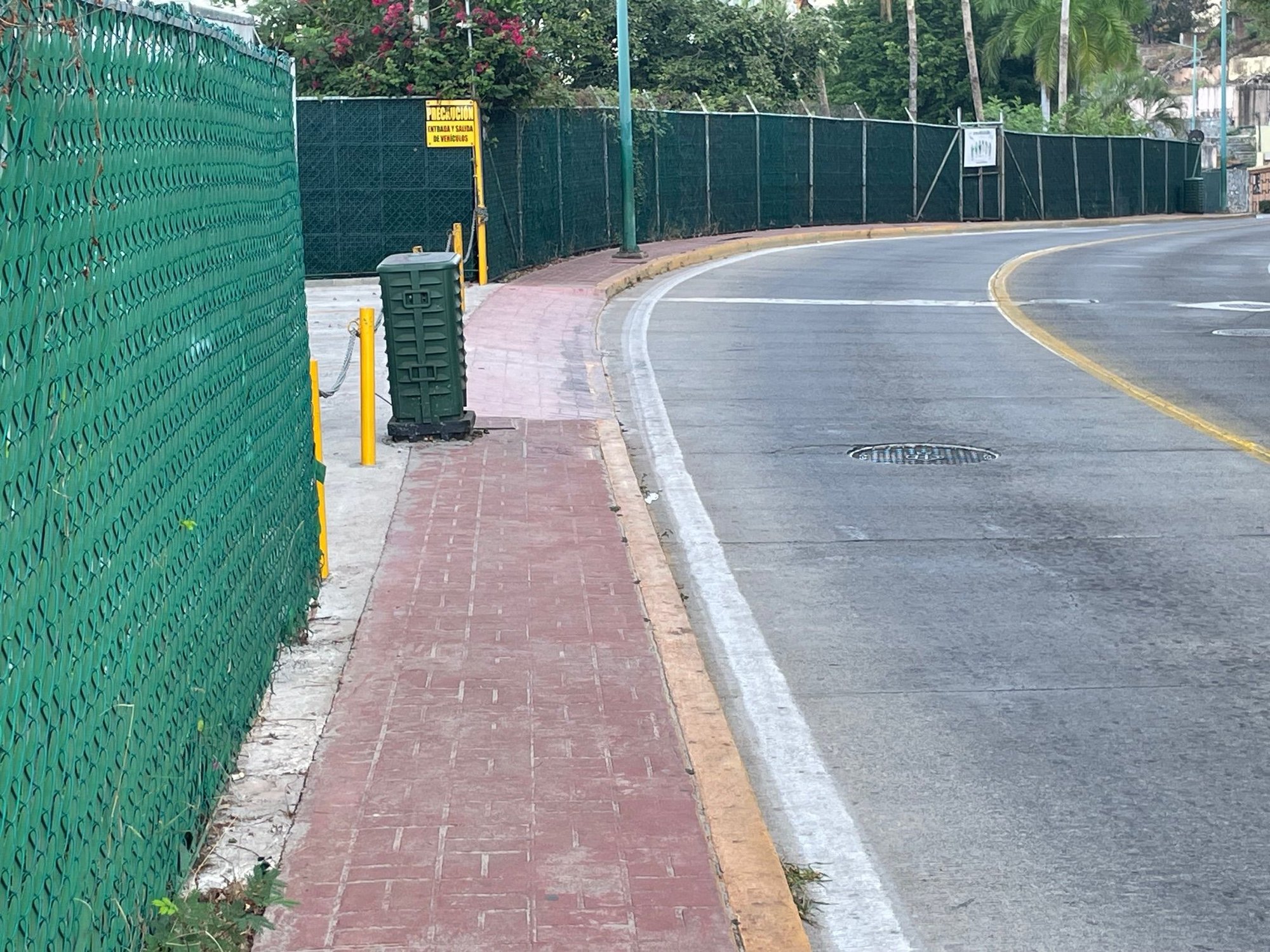 There are some downsides of progress, this green fencing wasn't here last year, there was chain linked fence with great views, like you a can see in the next picture. Now you can't see the bay at all.  I don't know why this has happened, maybe they are building something, or the people in the condos right below this fence didn't want looky loos.