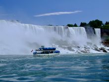 Maid of the Mist boats get drenched!
