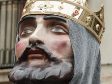 Gegants are lovingly created with paper machier and fiberglass. They can reach as high as 5 meters. The robust individuals who volunteer to go inside them and carry them around are always covered in sweat afterwards. The towering King above was from Zaragoza, a town whose name I could not begin to properly pronounce, nothing like its phonetic appearance! The guy inside this gegant was actually a young keyboardist named Andrieu. We had a long chat during a break. 