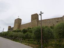 The walls at Montereggione look formidable. It's a shame the walkway along the top was closed