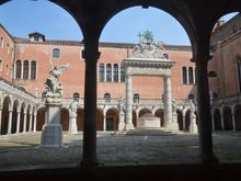 Frari church, cloisters