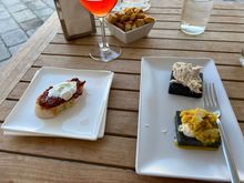Campari spritz and some snacks on a hot summer day at Bancogiro.