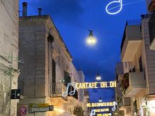 Lyrics, Volare, strung up along Via Roma
