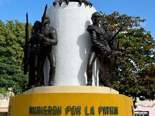Statues, what Mexican park doesn't have a statue.  This is Parque de la Mejorada, right down the street from where we are staying